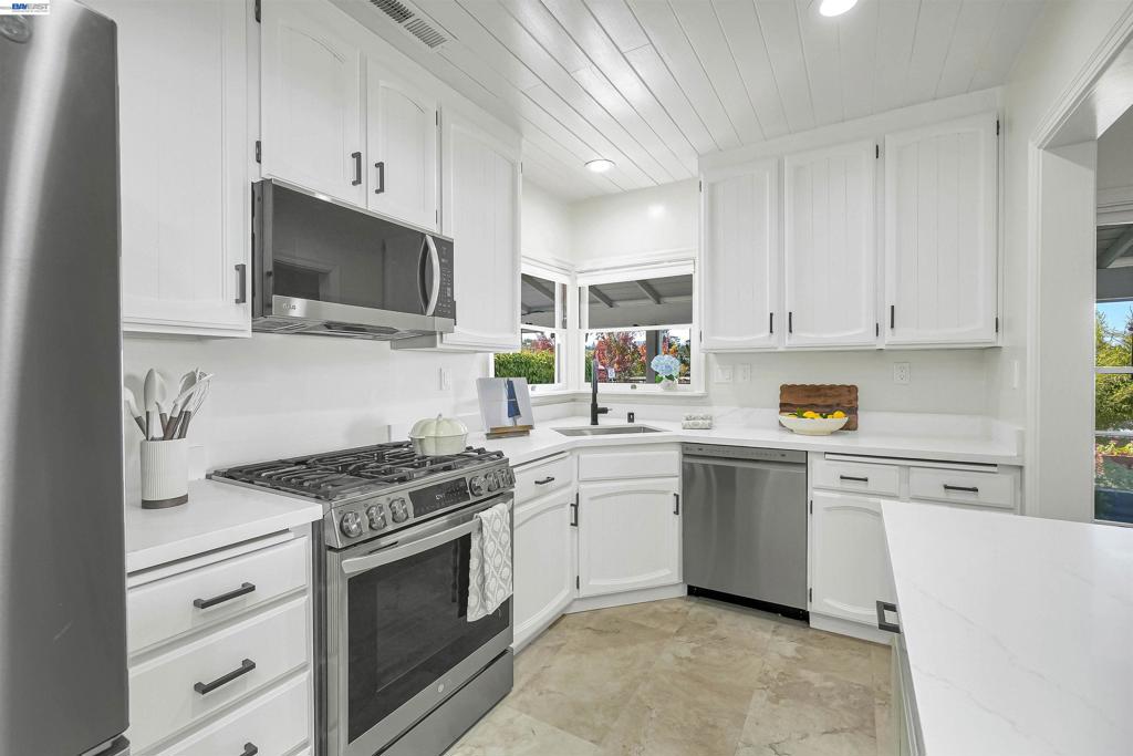 1620 East Ave Property Photo 54