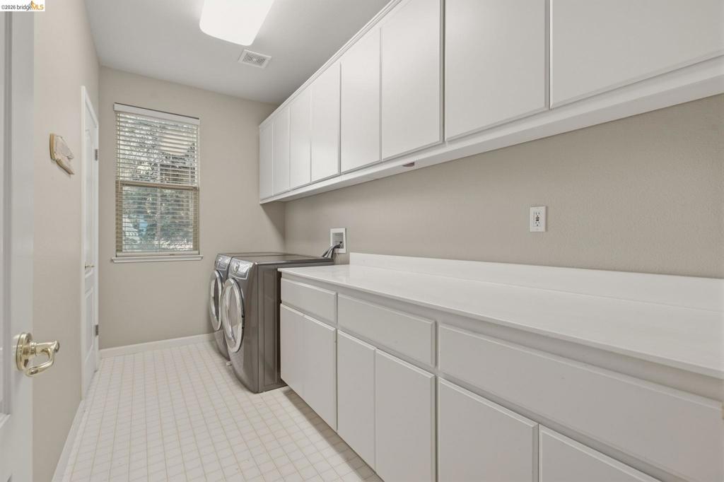 171 E Country Club Dr Property Photo 24