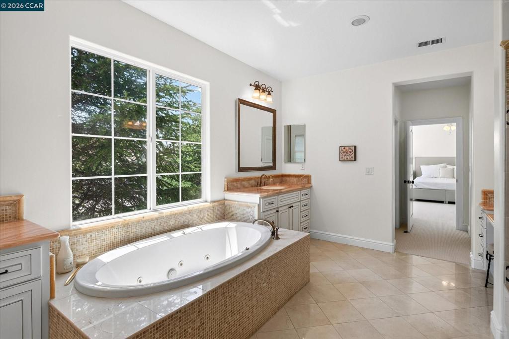 3086 Hastings Way Property Photo 51