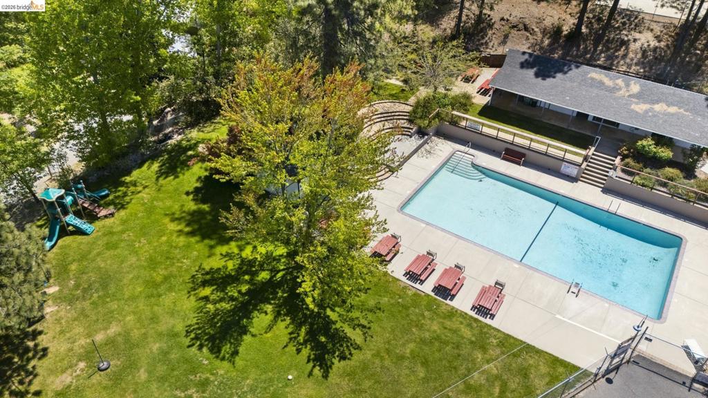 20165 Eastview Dr Property Photo 34