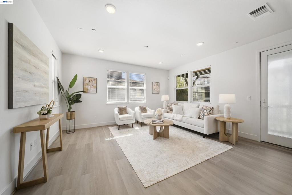479 Diller St Property Photo 3