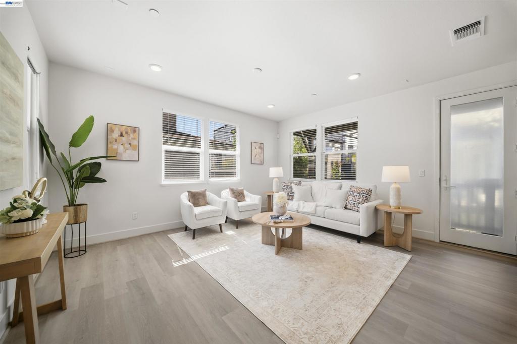 479 Diller St Property Photo 4