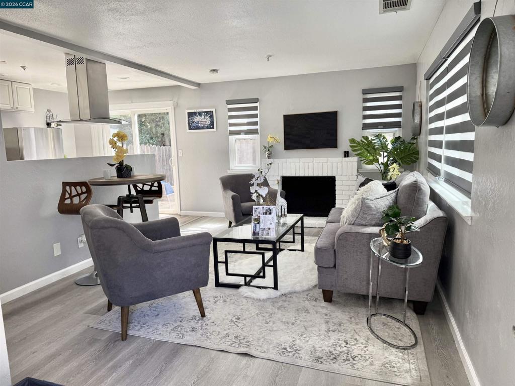 1880 Premier Pl. Property Photo 2