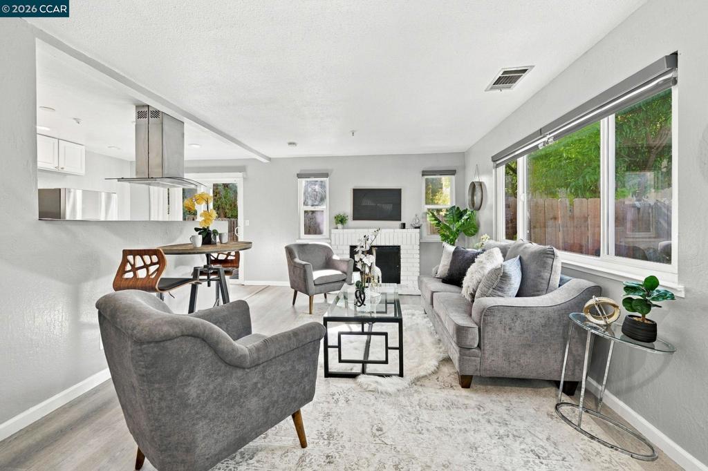 1880 Premier Pl. Property Photo 4