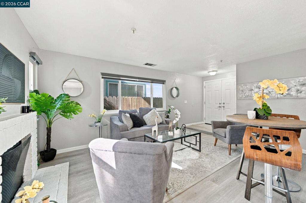 1880 Premier Pl. Property Photo 8