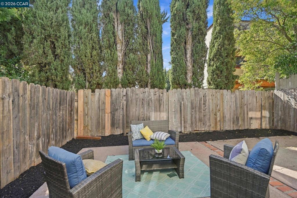 1880 Premier Pl. Property Photo 22