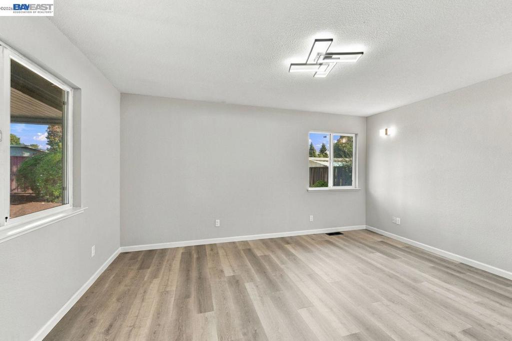 37064 Elm St Property Photo 26