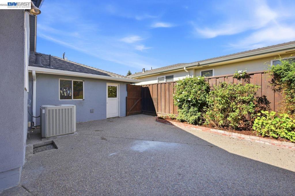 37064 Elm St Property Photo 34