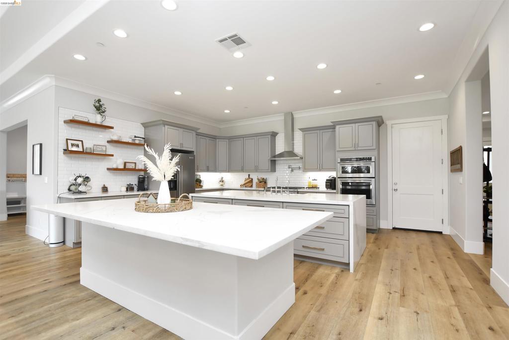 41148468 Property Photo 12