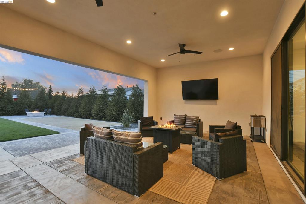 41148468 Property Photo 32