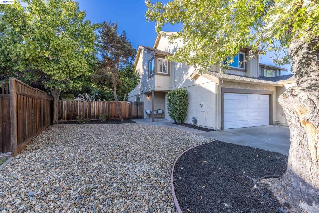 5416 Moonflower Way Property Photo 3