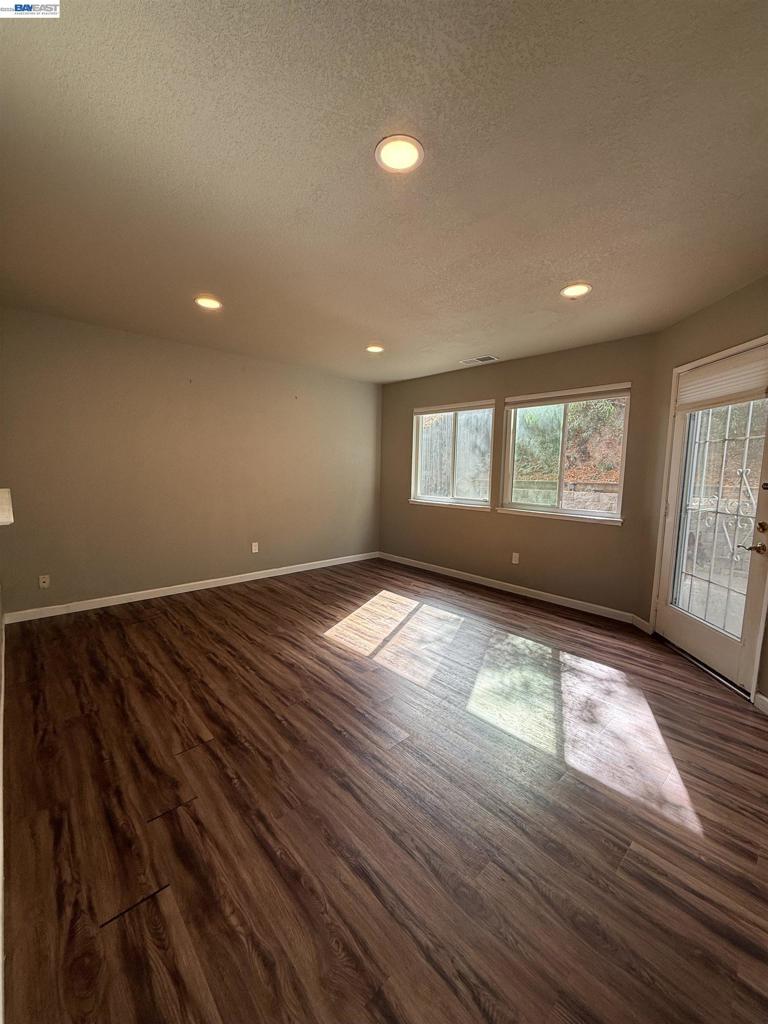 446 Lighthouse Dr Property Photo 7