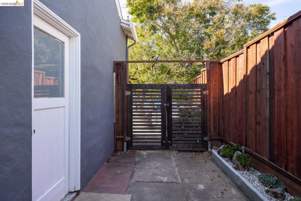 7542 Valentine St Property Photo 26