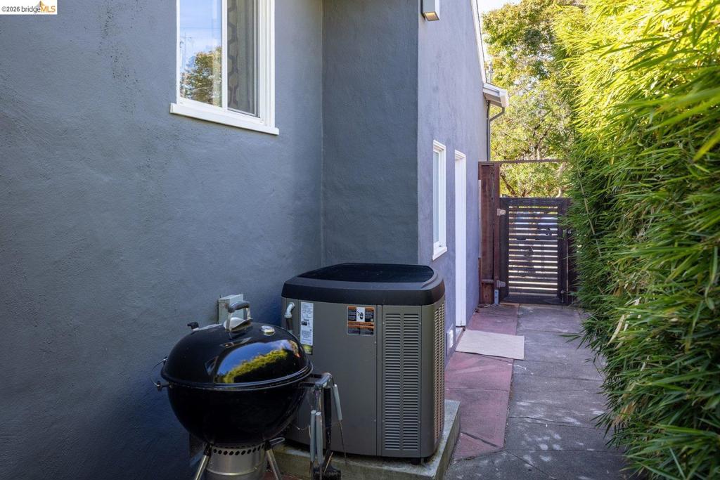 7542 Valentine St Property Photo 27