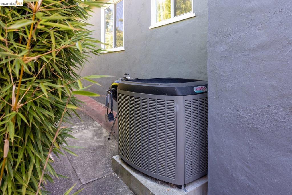 7542 Valentine St Property Photo 28