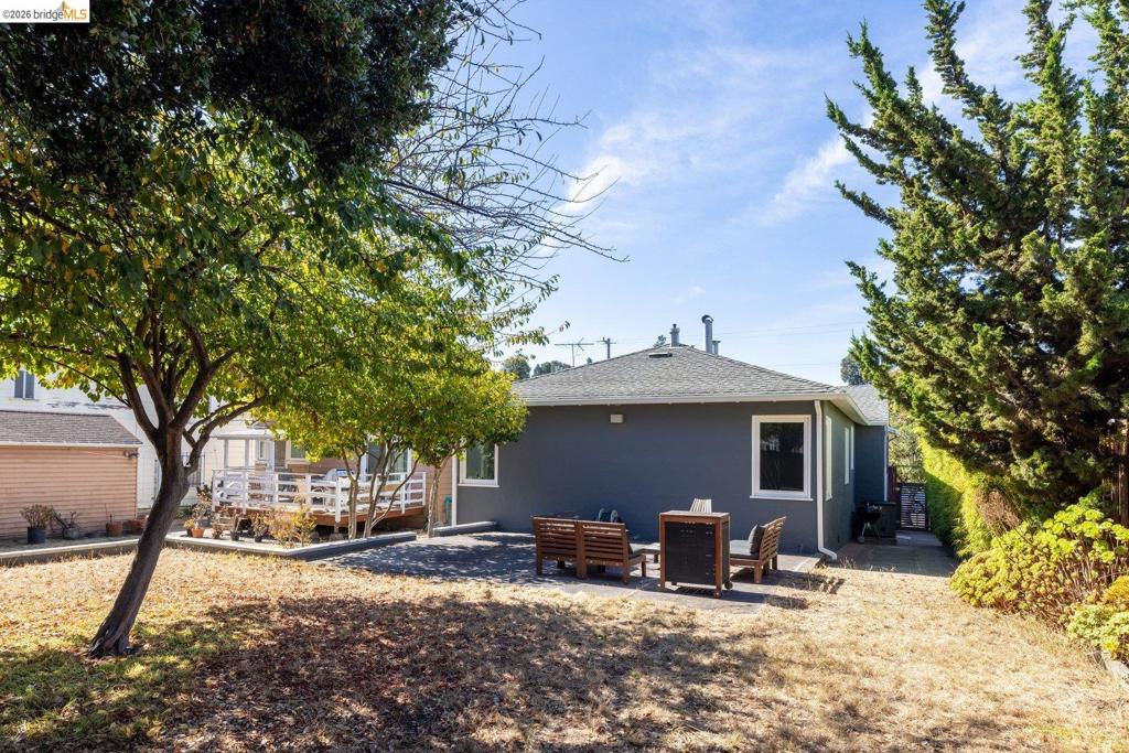 7542 Valentine St Property Photo 30