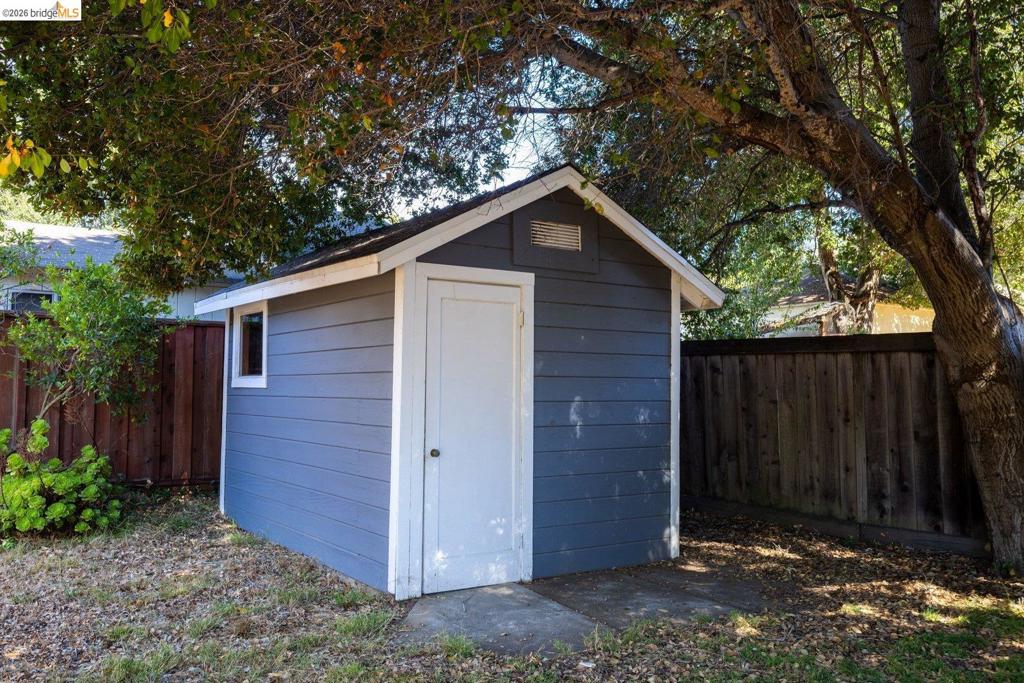 7542 Valentine St Property Photo 31