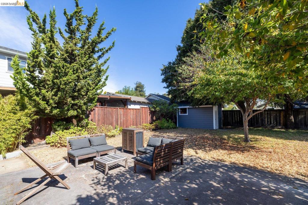 7542 Valentine St Property Photo 33