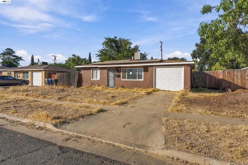 1223 W Santa Fe Ave Property Photo 1