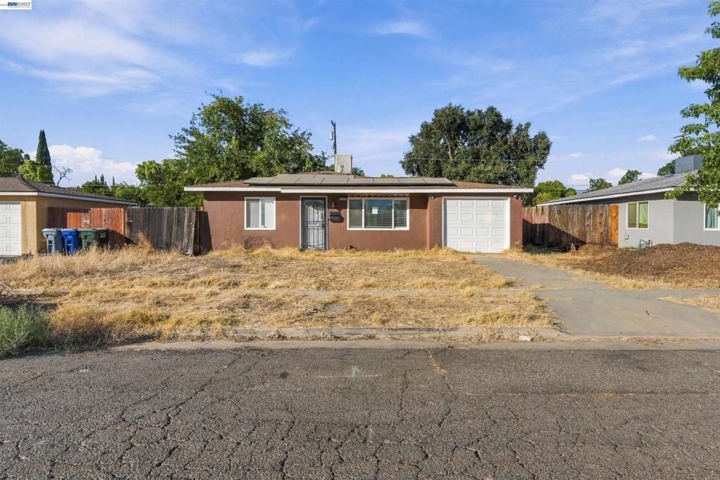 1223 W Santa Fe Ave Property Photo 2