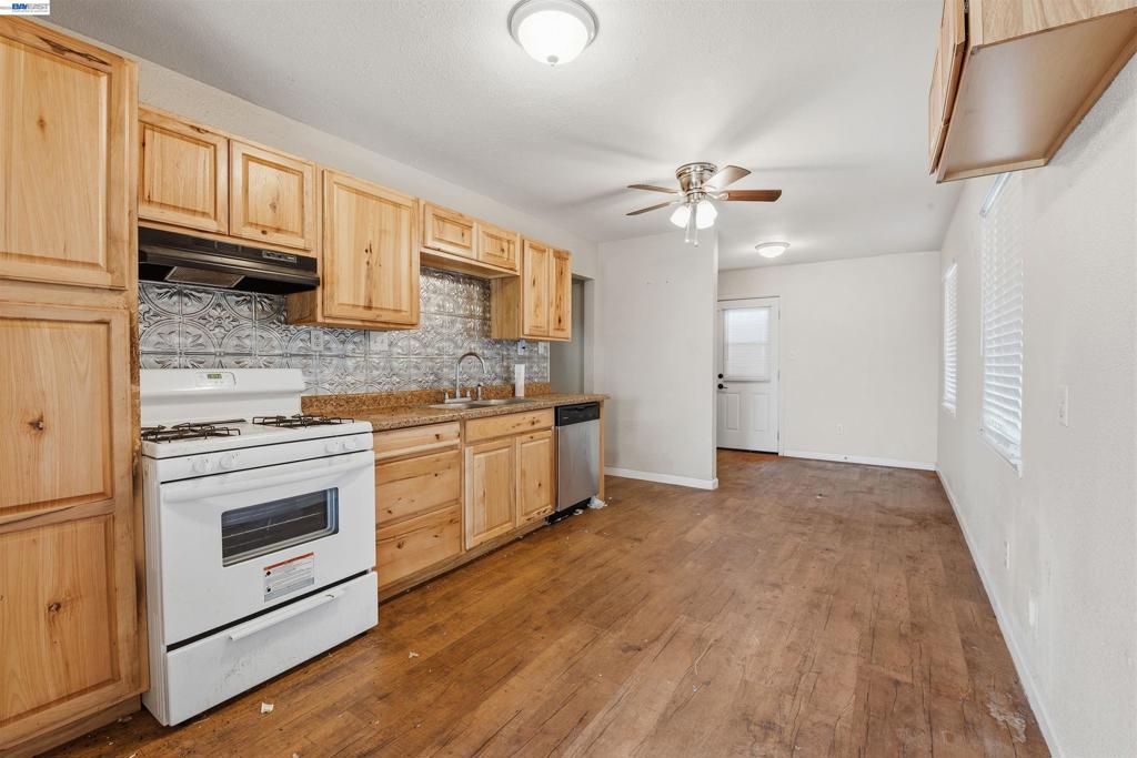 1223 W Santa Fe Ave Property Photo 4