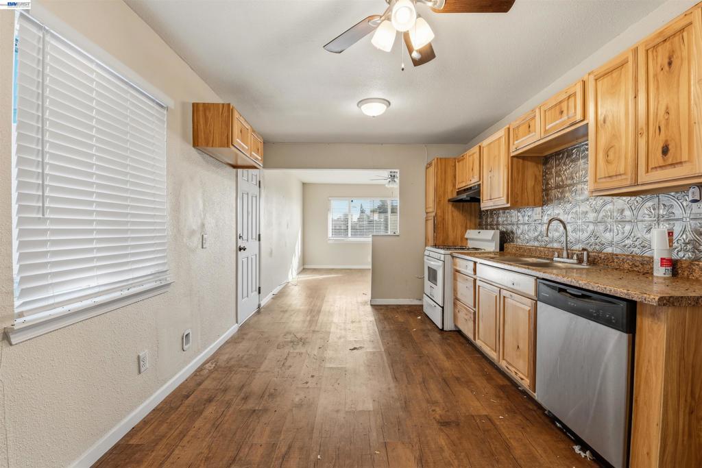 1223 W Santa Fe Ave Property Photo 5
