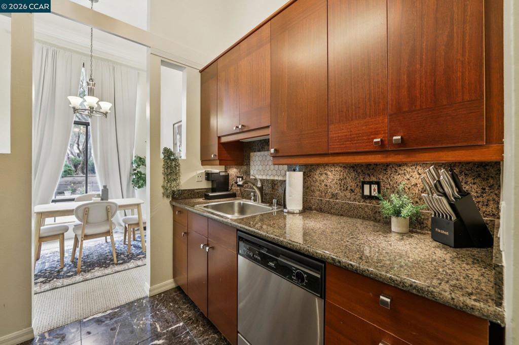 470 N Civic Dr #308 308 Property Photo 10