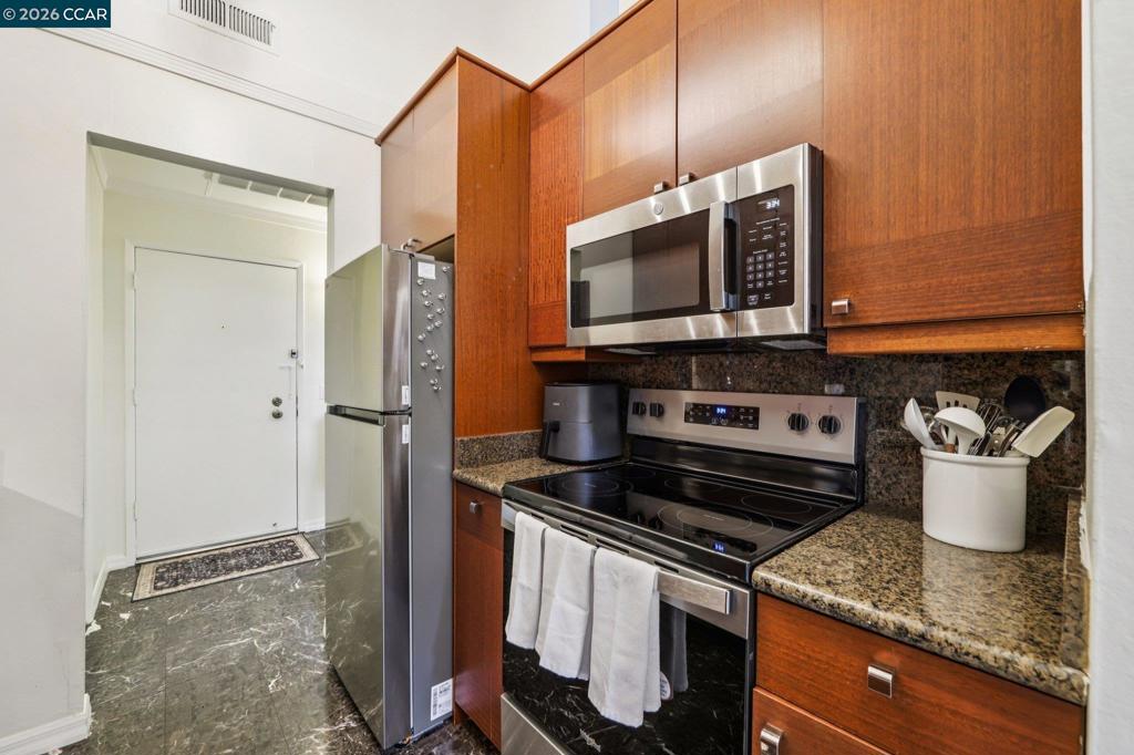 470 N Civic Dr #308 308 Property Photo 11