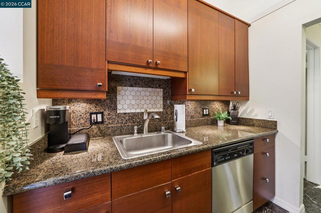 470 N Civic Dr #308 308 Property Photo 12