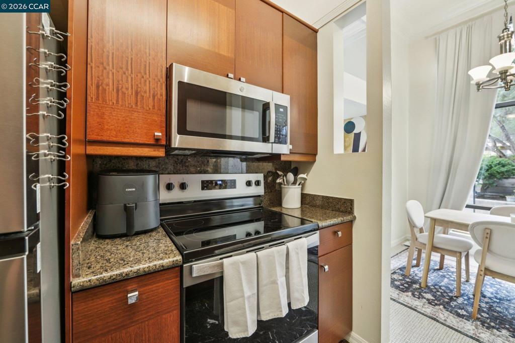 470 N Civic Dr #308 308 Property Photo 13