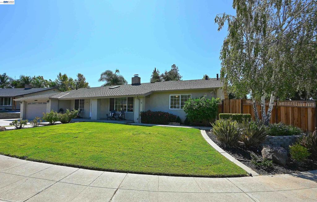 1147 Lomitas Ave Property Photo 1