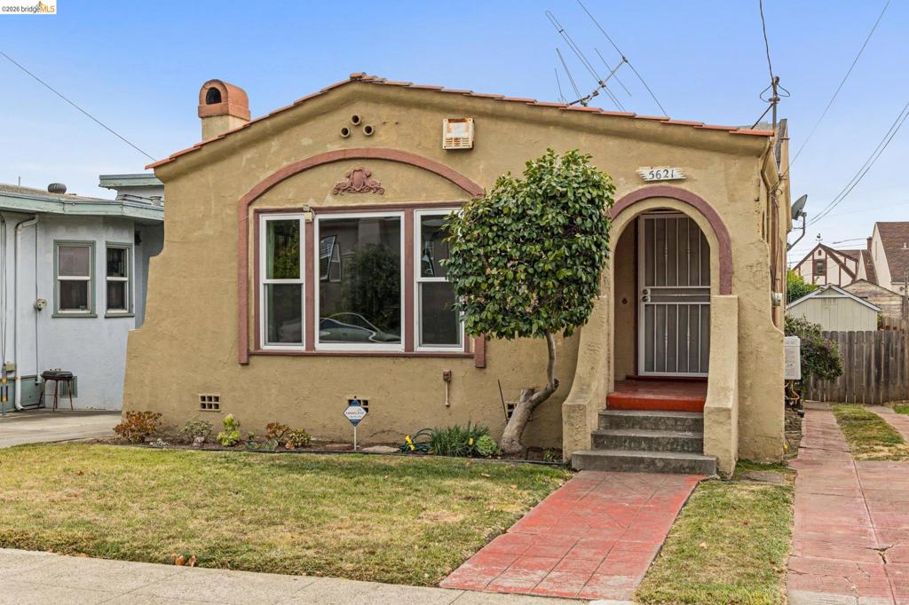 5621 Roberts Ave Property Photo 1