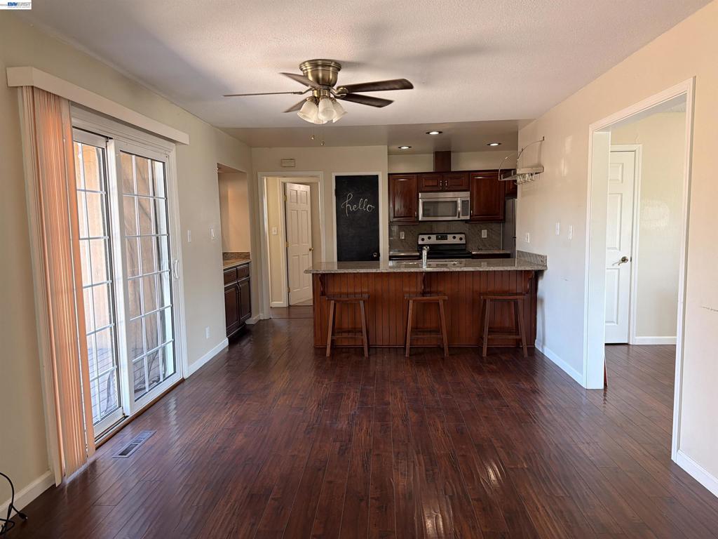 312 Robert Way Property Photo 6