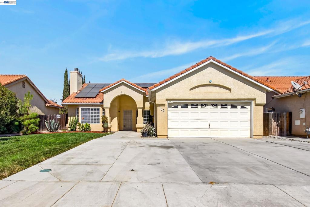 152 Chardonnay Street Property Photo 1