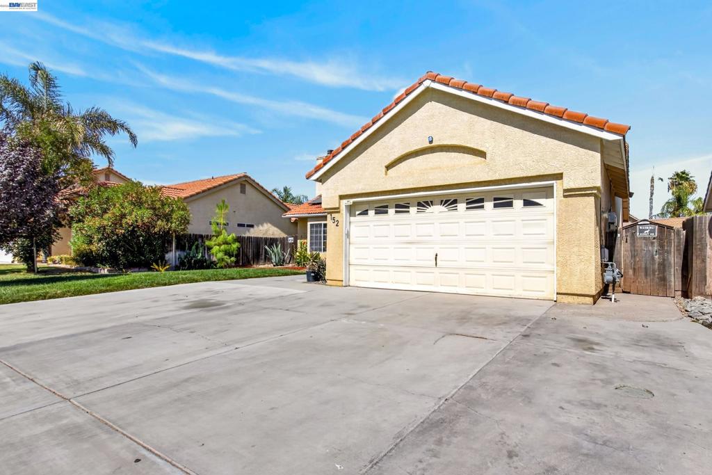 152 Chardonnay Street Property Photo 3