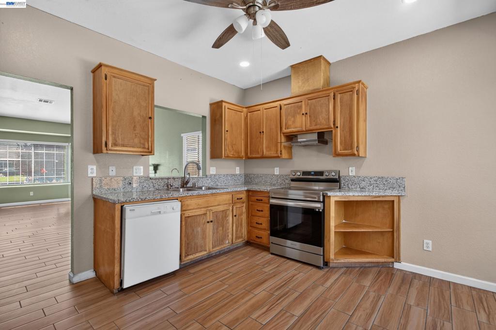 152 Chardonnay Street Property Photo 24
