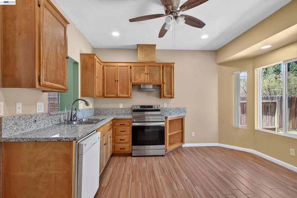 152 Chardonnay Street Property Photo 25