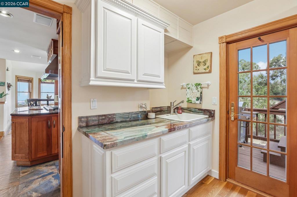 3906 Arbutus Ct Property Photo 27