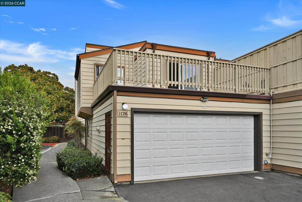 1126 Richmond St Property Photo 1