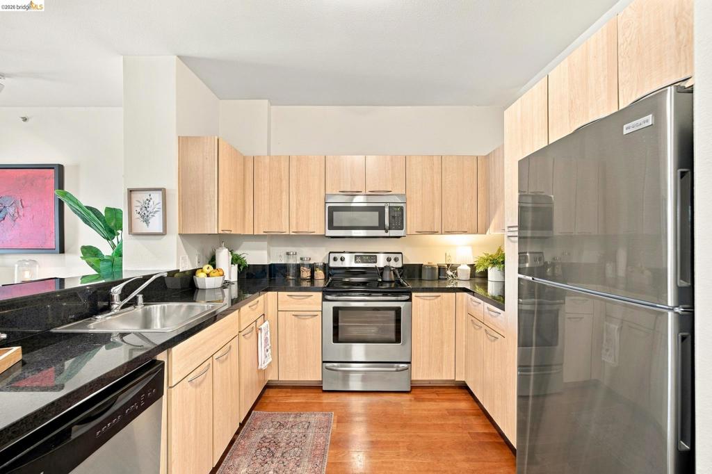1 Lakeside Dr 607 Property Photo 10