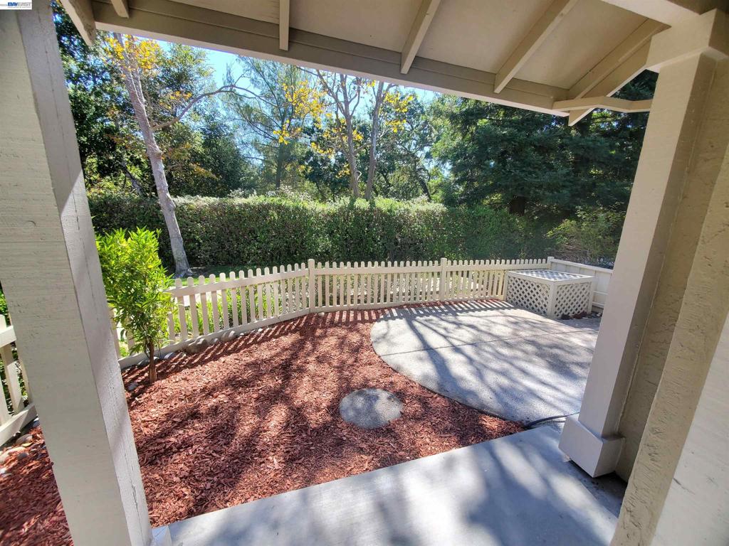 7432 Oxford Cir Property Photo 8