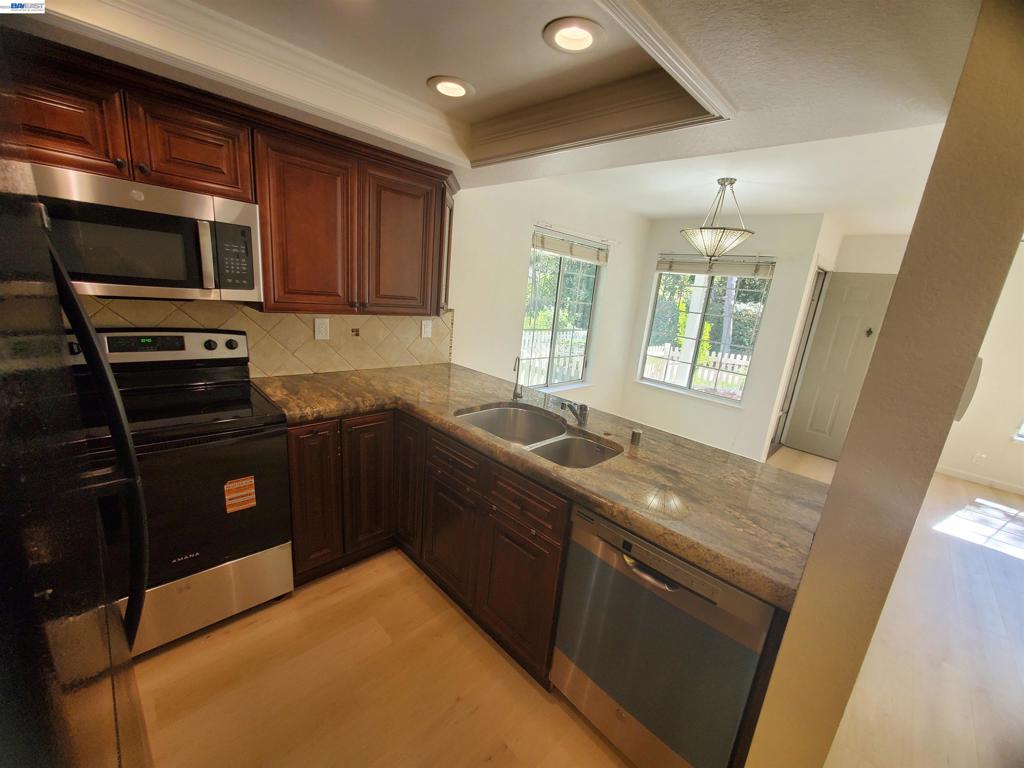 7432 Oxford Cir Property Photo 15