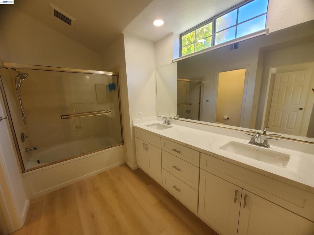 7432 Oxford Cir Property Photo 24