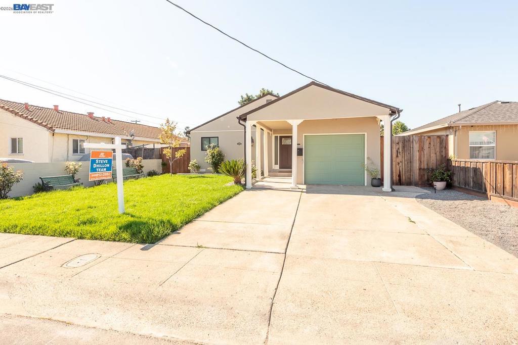 31967 Albany St Property Photo 2