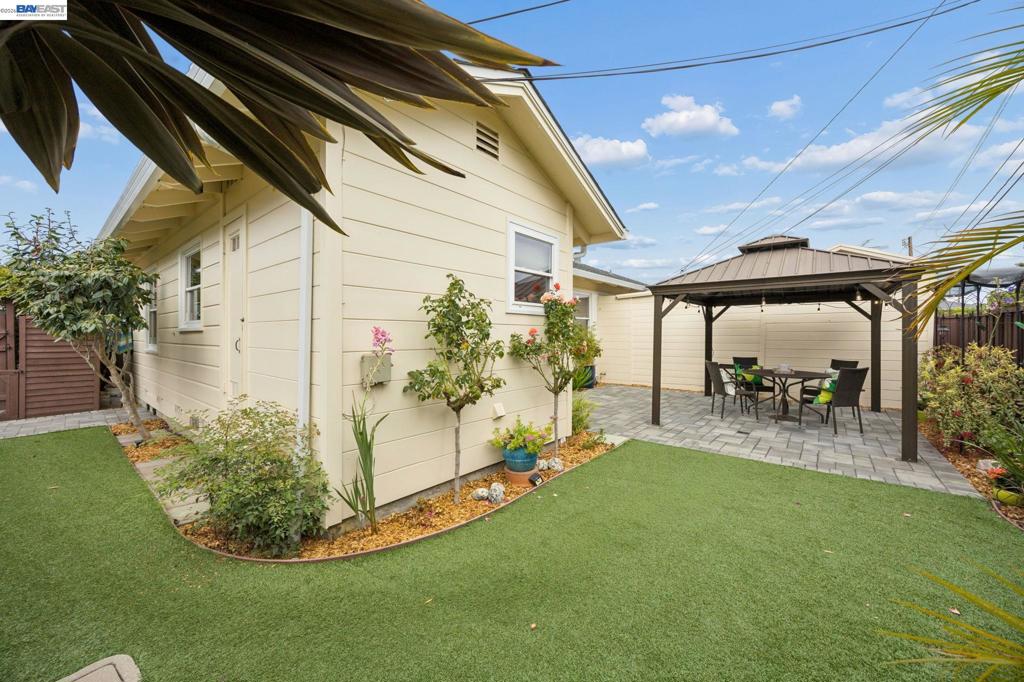 104 Cypress St Property Photo 47