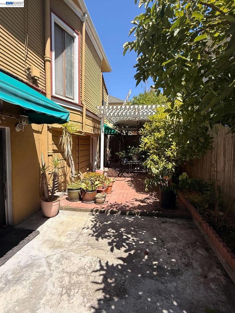 1722 Bay Property Photo 4