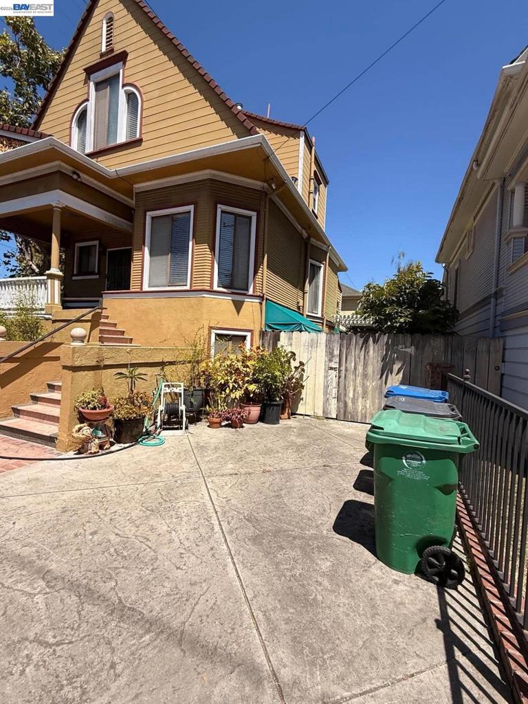 1722 Bay Property Photo 5