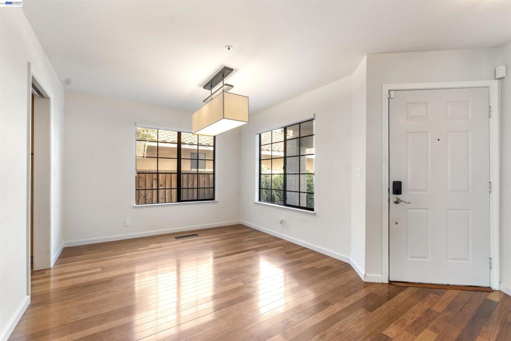 4887 Kimberley Cmn Property Photo 6