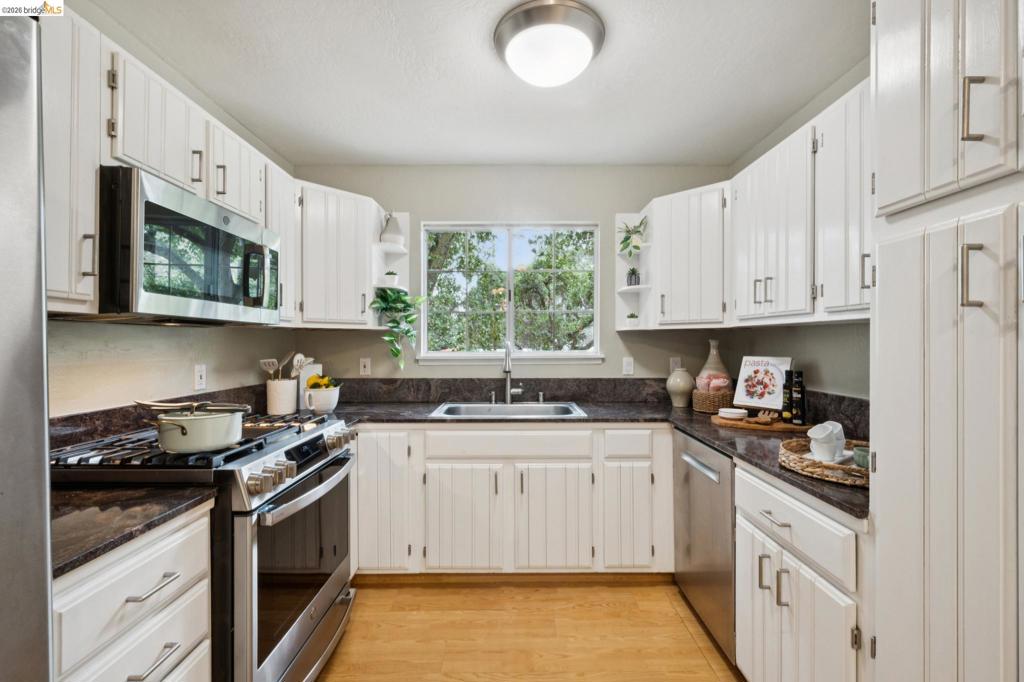 5250 Leona Street Property Photo 12