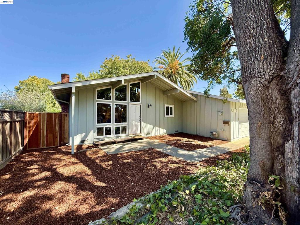 4118 Stanford Way Property Photo 4